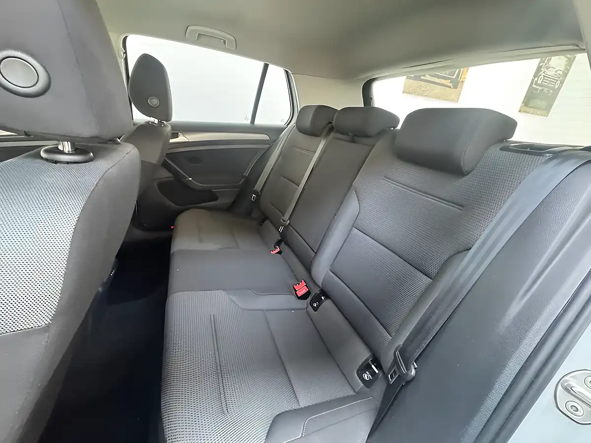 Used 2017 Volkswagen Golf Se Silver - Interior and Exterior details 17