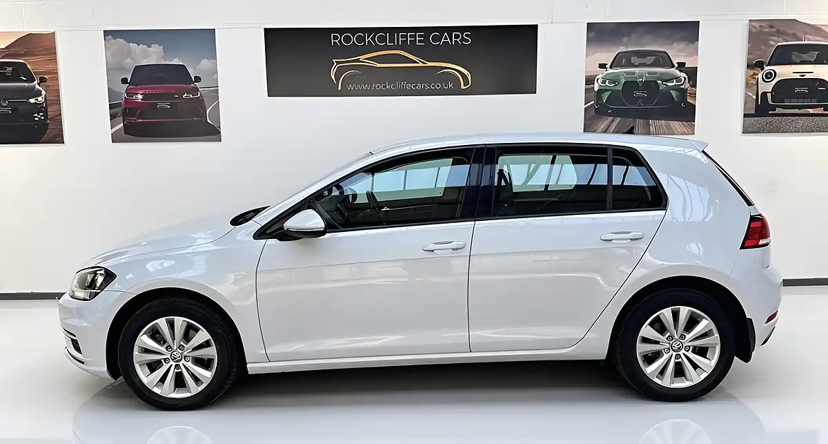Used 2017 Volkswagen Golf Se Silver - Interior and Exterior details 3