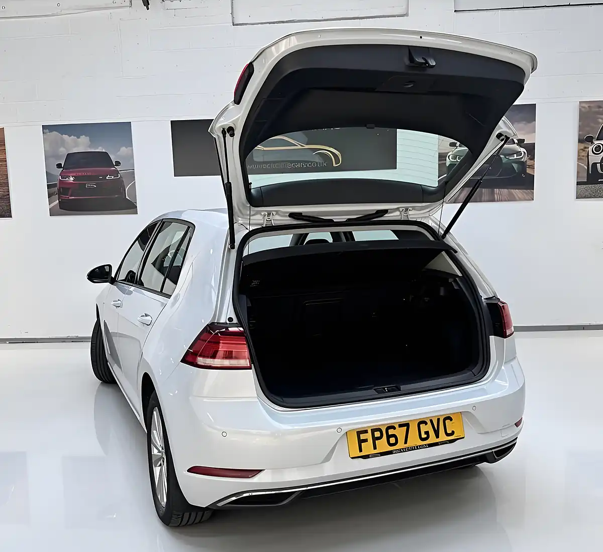 Used 2017 Volkswagen Golf Se Silver - Interior and Exterior details 5