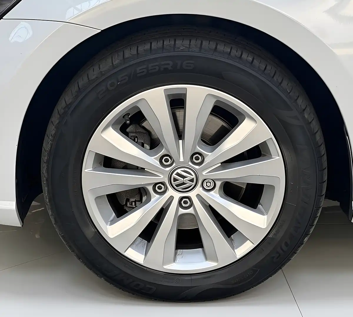 Used 2017 Volkswagen Golf Se Silver - Interior and Exterior details 7