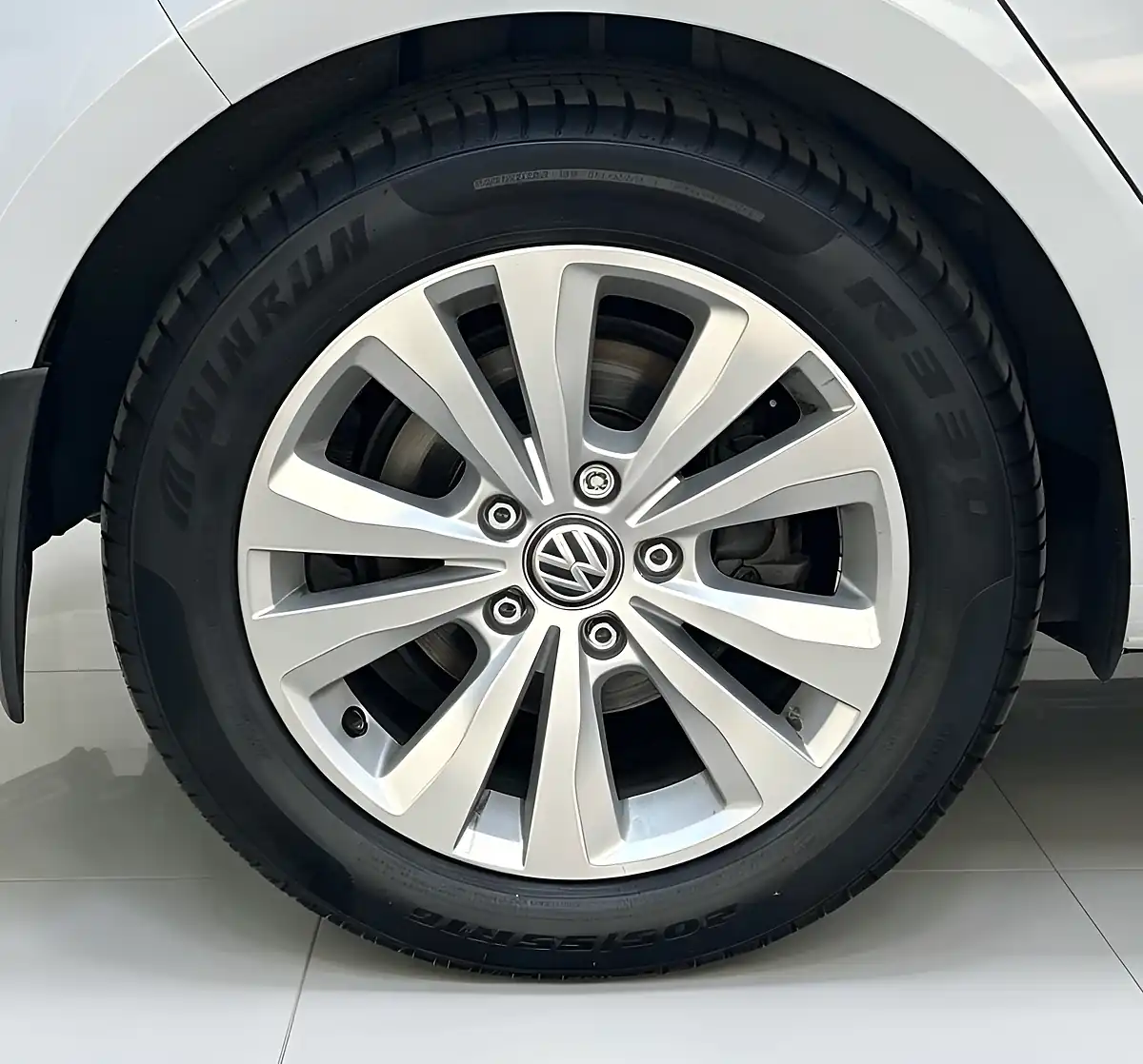 Used 2017 Volkswagen Golf Se Silver - Interior and Exterior details 8