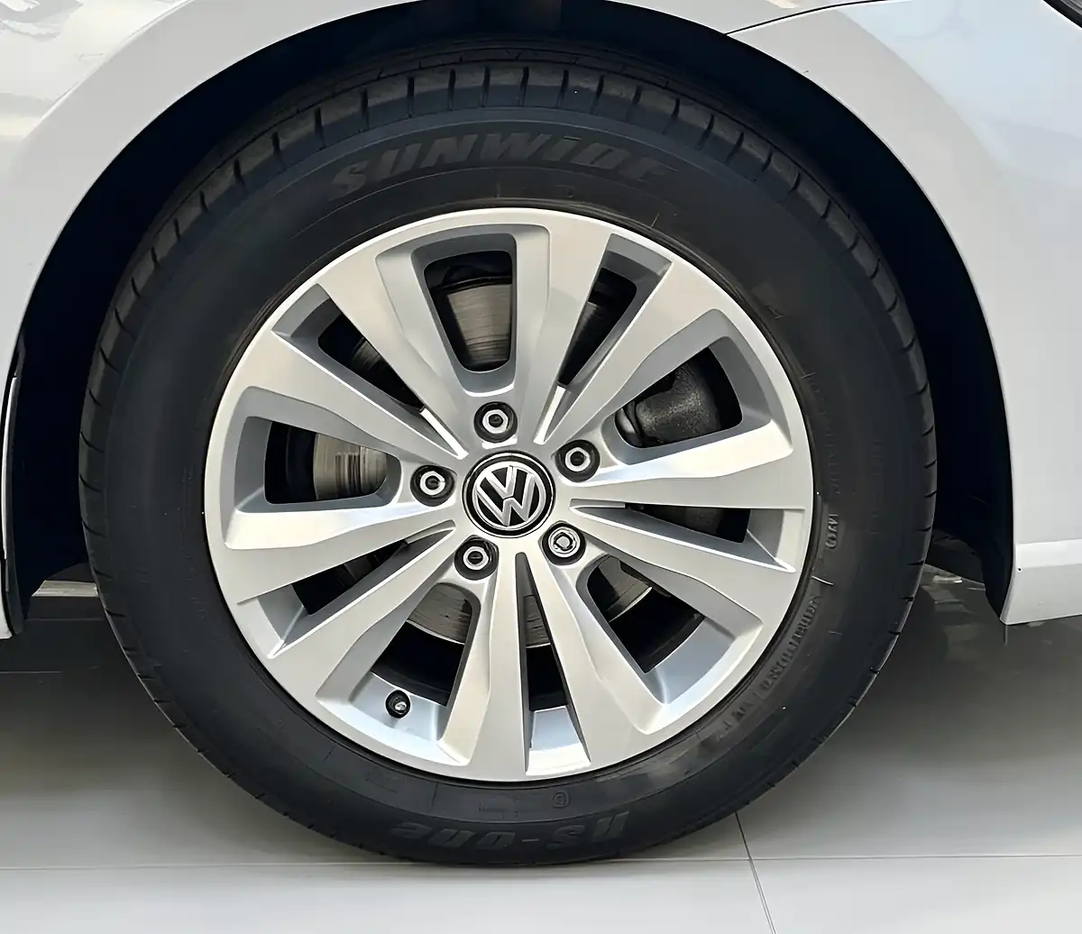 Used 2017 Volkswagen Golf Se Silver - Interior and Exterior details 9
