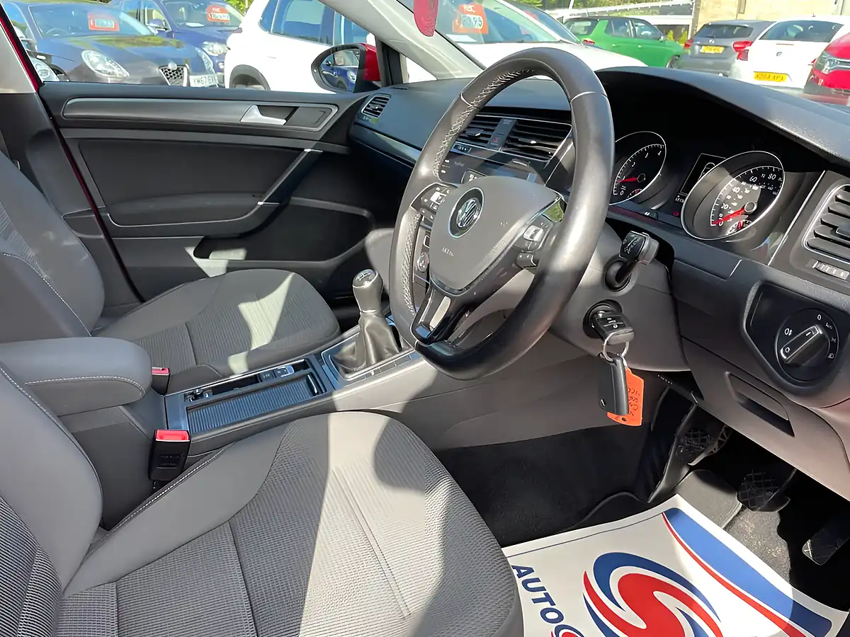 Used 2017 Volkswagen Golf Se Tornado Red - Interior and Exterior details 11