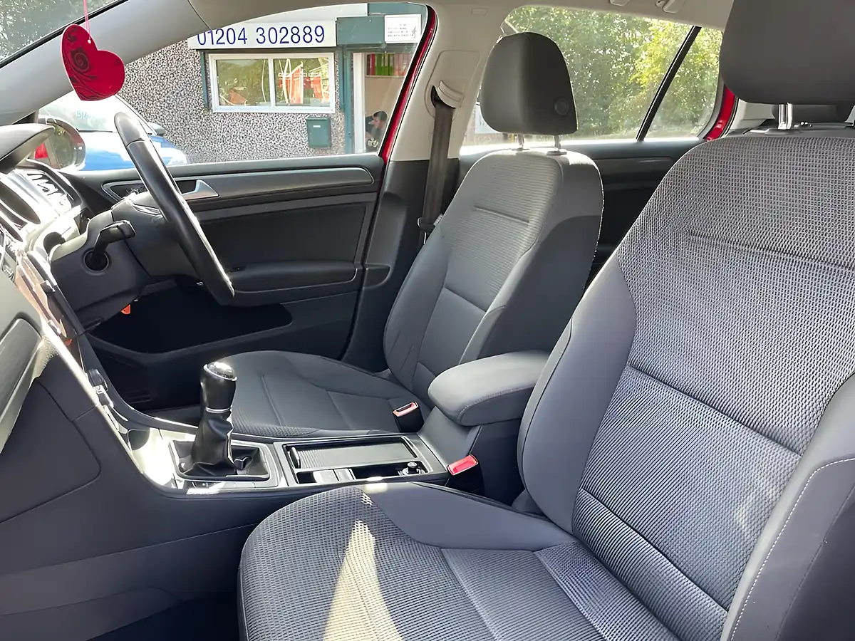 Used 2017 Volkswagen Golf Se Tornado Red - Interior and Exterior details 12