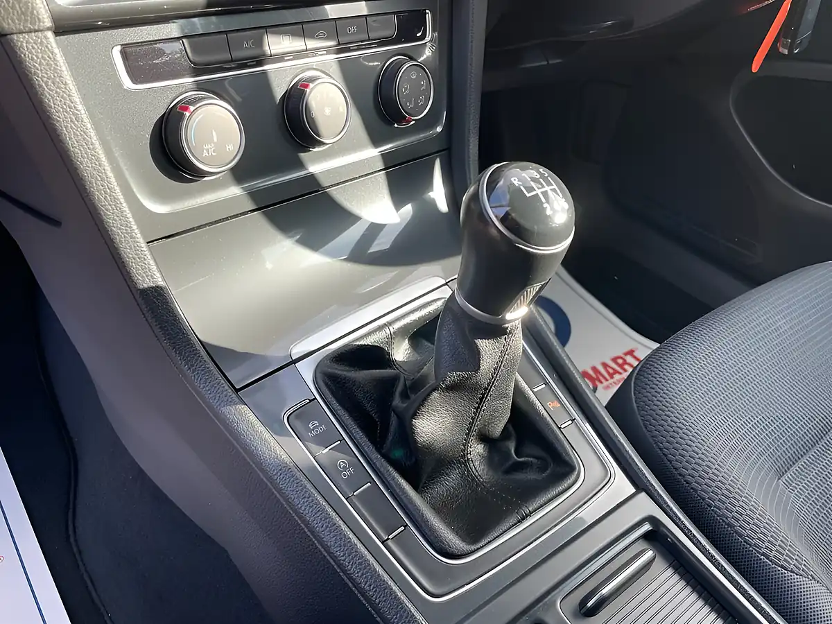 Used 2017 Volkswagen Golf Se Tornado Red - Interior and Exterior details 16