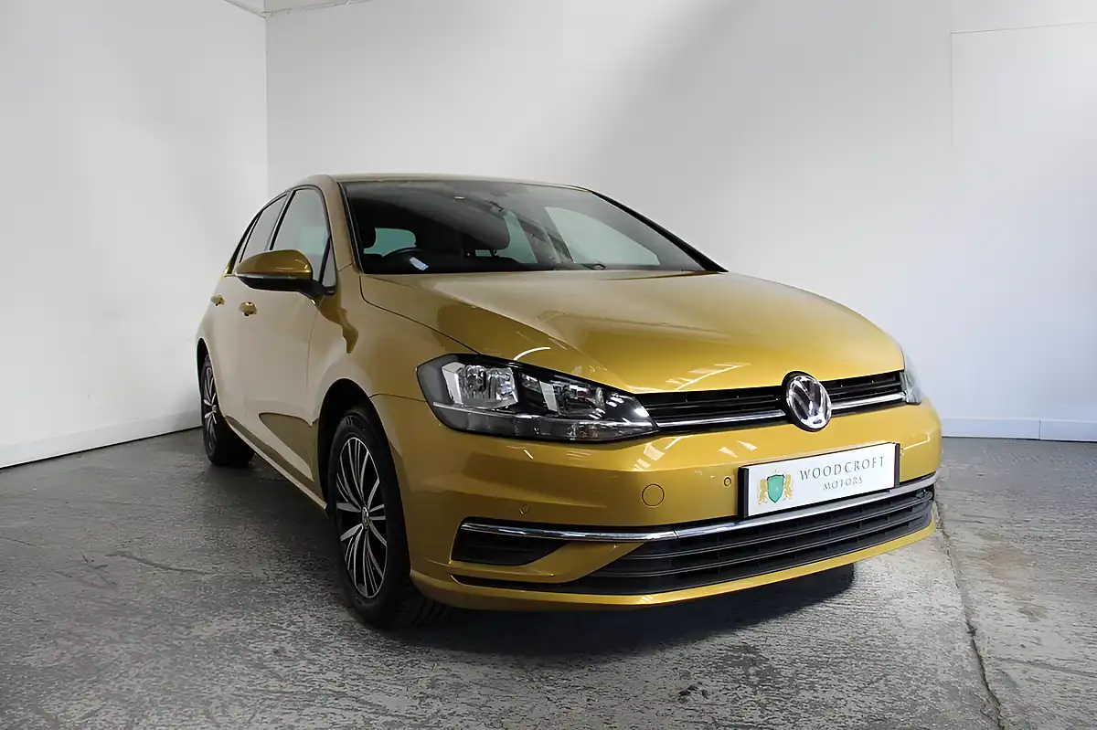 Used 2017 Volkswagen Golf Se Yellow - Front View