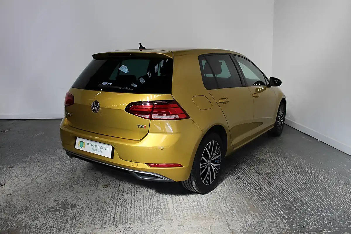 Used 2017 Volkswagen Golf Se Yellow - Interior and Exterior details 6