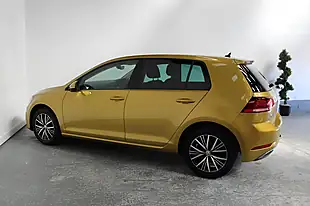 Used 2017 Volkswagen Golf Se Yellow - Interior and Exterior details 7