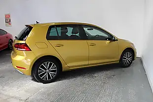 Used 2017 Volkswagen Golf Se Yellow - Interior and Exterior details 8
