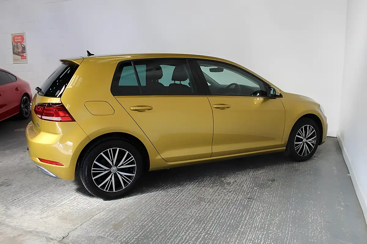 Used 2017 Volkswagen Golf Se Yellow - Interior and Exterior details 8