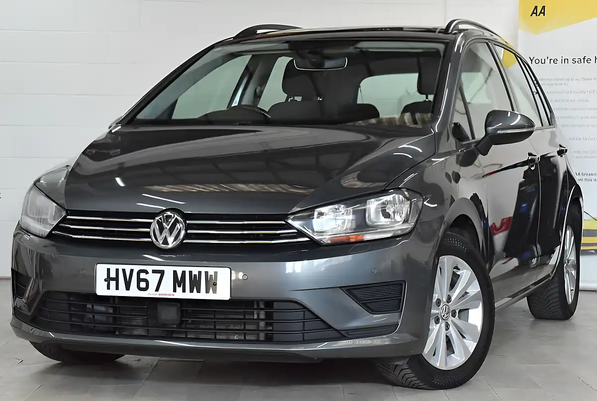 Used 2017 Volkswagen Golf Sv Bluemotion Tech Se Grey - Front View