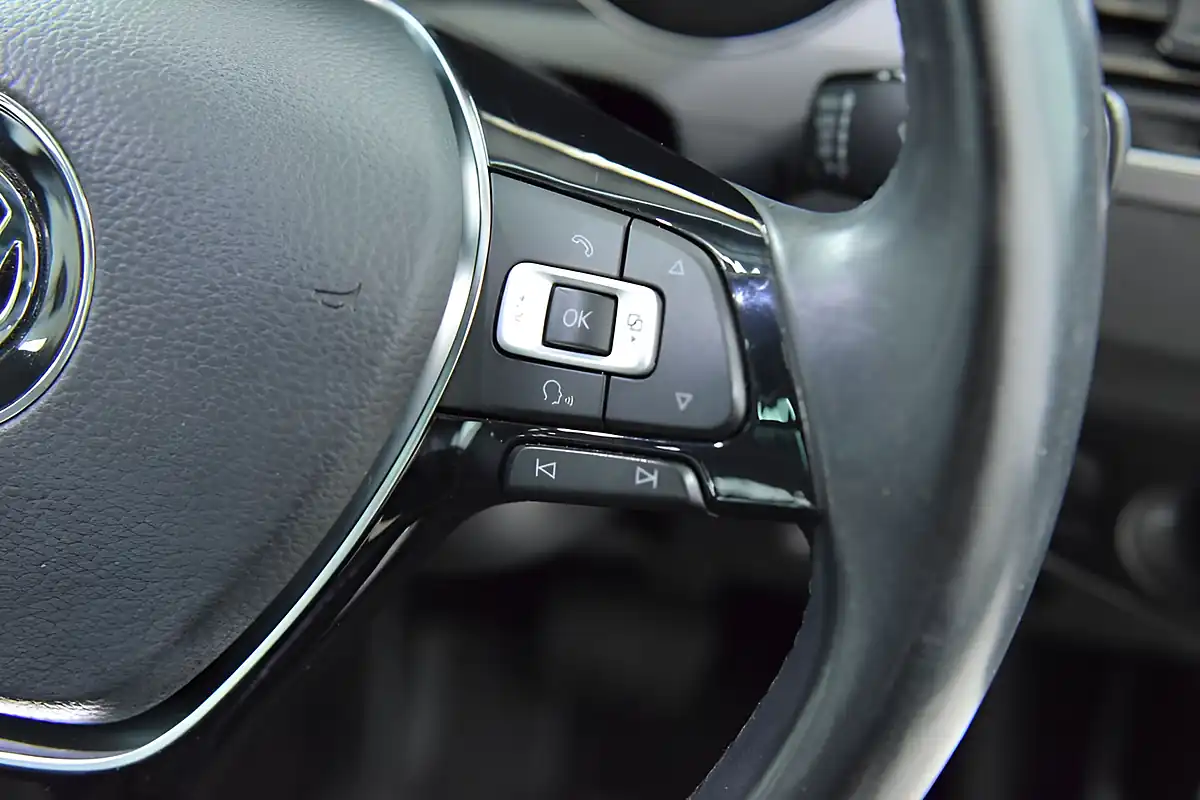 Used 2017 Volkswagen Golf Sv Bluemotion Tech Se Grey - Interior and Exterior details 10