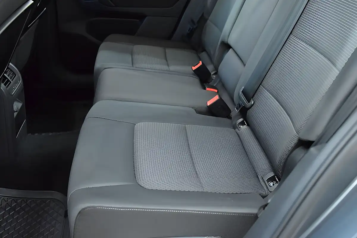 Used 2017 Volkswagen Golf Sv Bluemotion Tech Se Grey - Interior and Exterior details 13