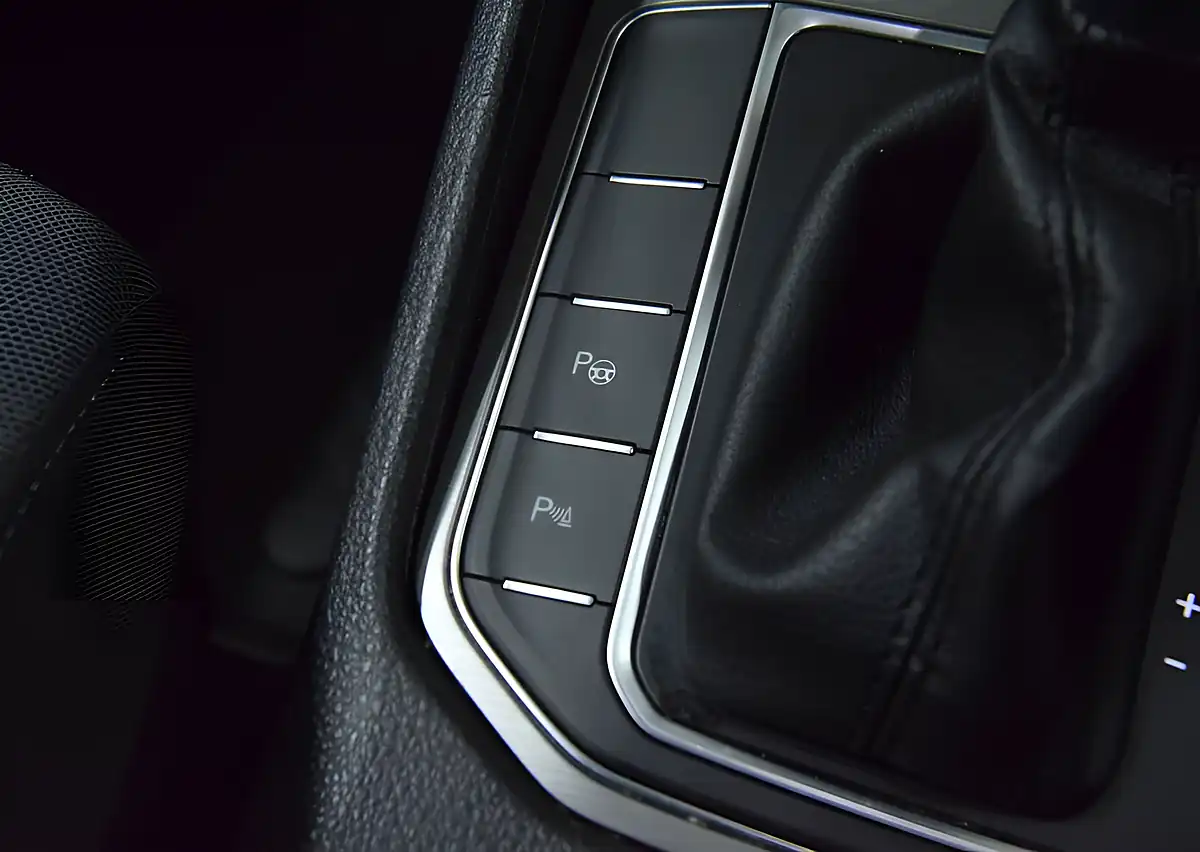 Used 2017 Volkswagen Golf Sv Bluemotion Tech Se Grey - Interior and Exterior details 16
