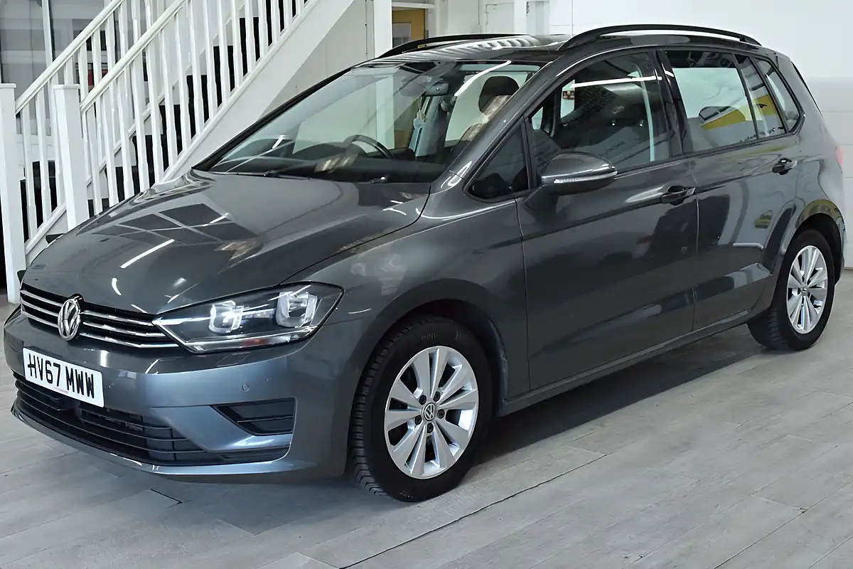 Used 2017 Volkswagen Golf Sv Bluemotion Tech Se Grey - Interior and Exterior details 3