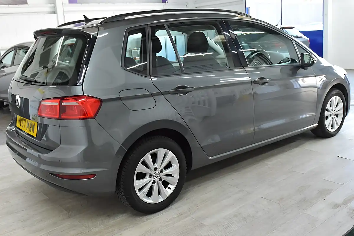 Used 2017 Volkswagen Golf Sv Bluemotion Tech Se Grey - Interior and Exterior details 5