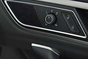 Used 2017 Volkswagen Golf Sv Bluemotion Tech Se Grey - Interior and Exterior details 6