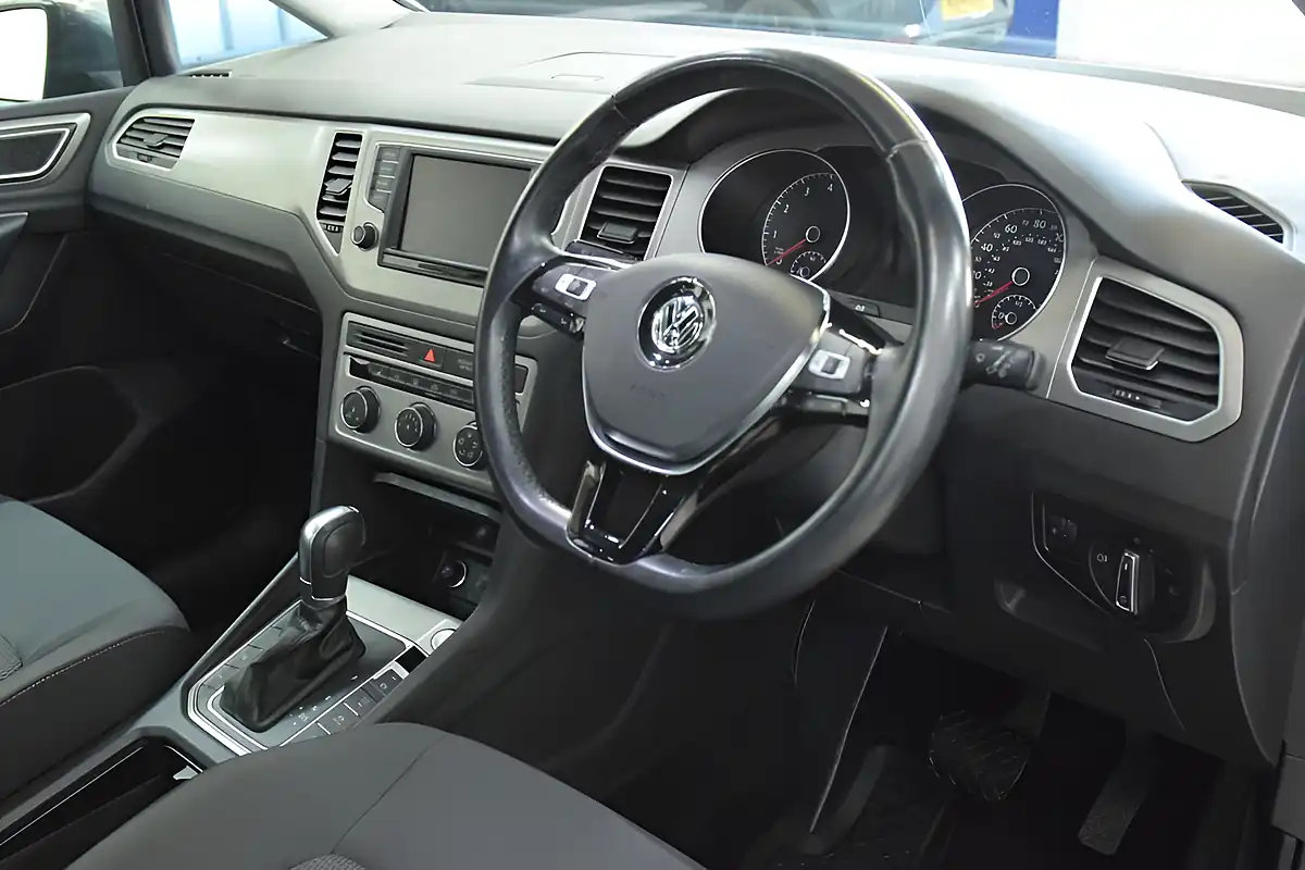 Used 2017 Volkswagen Golf Sv Bluemotion Tech Se Grey - Interior and Exterior details 8