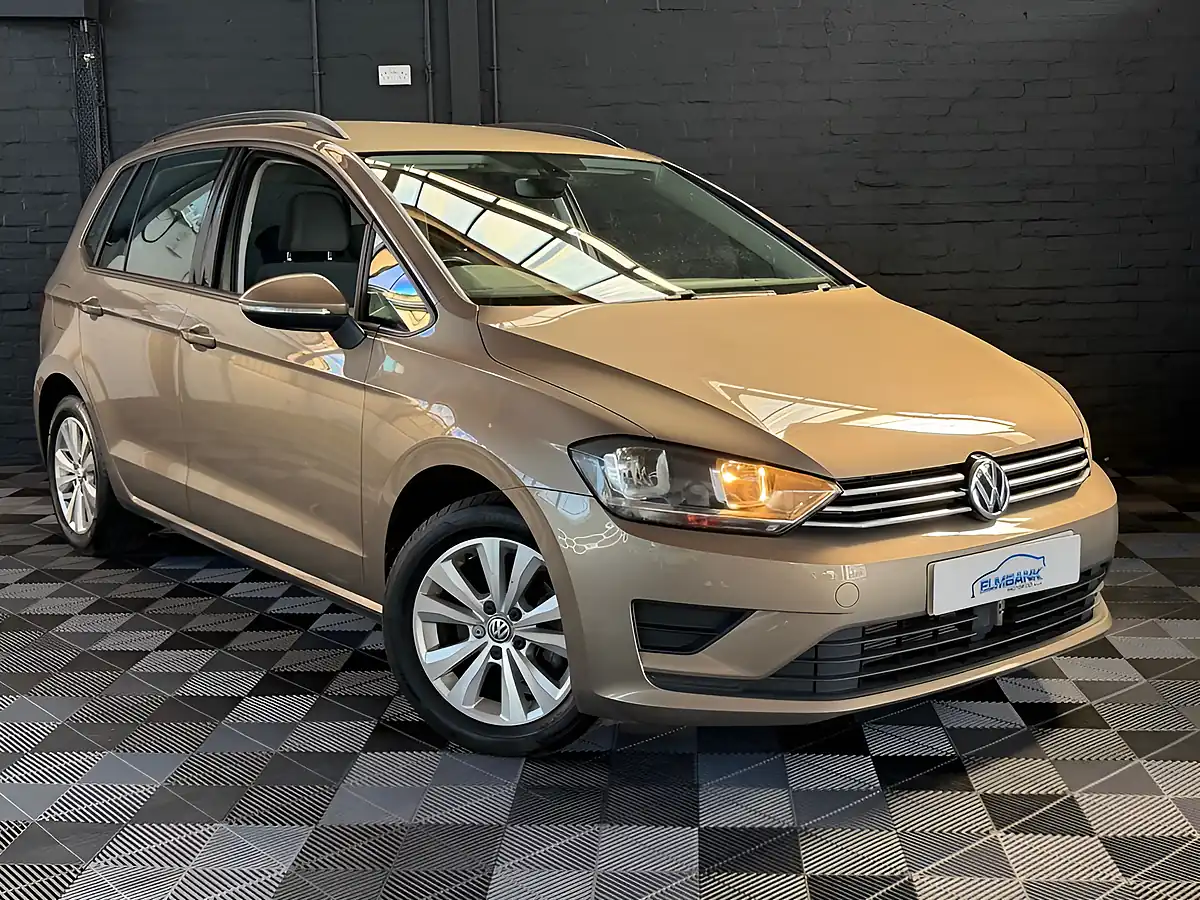 Used 2017 Volkswagen Golf Sv Se Bronze - Interior and Exterior details 10