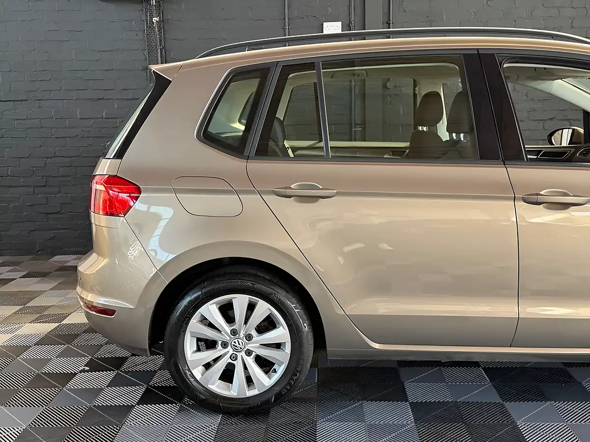 Used 2017 Volkswagen Golf Sv Se Bronze - Interior and Exterior details 14