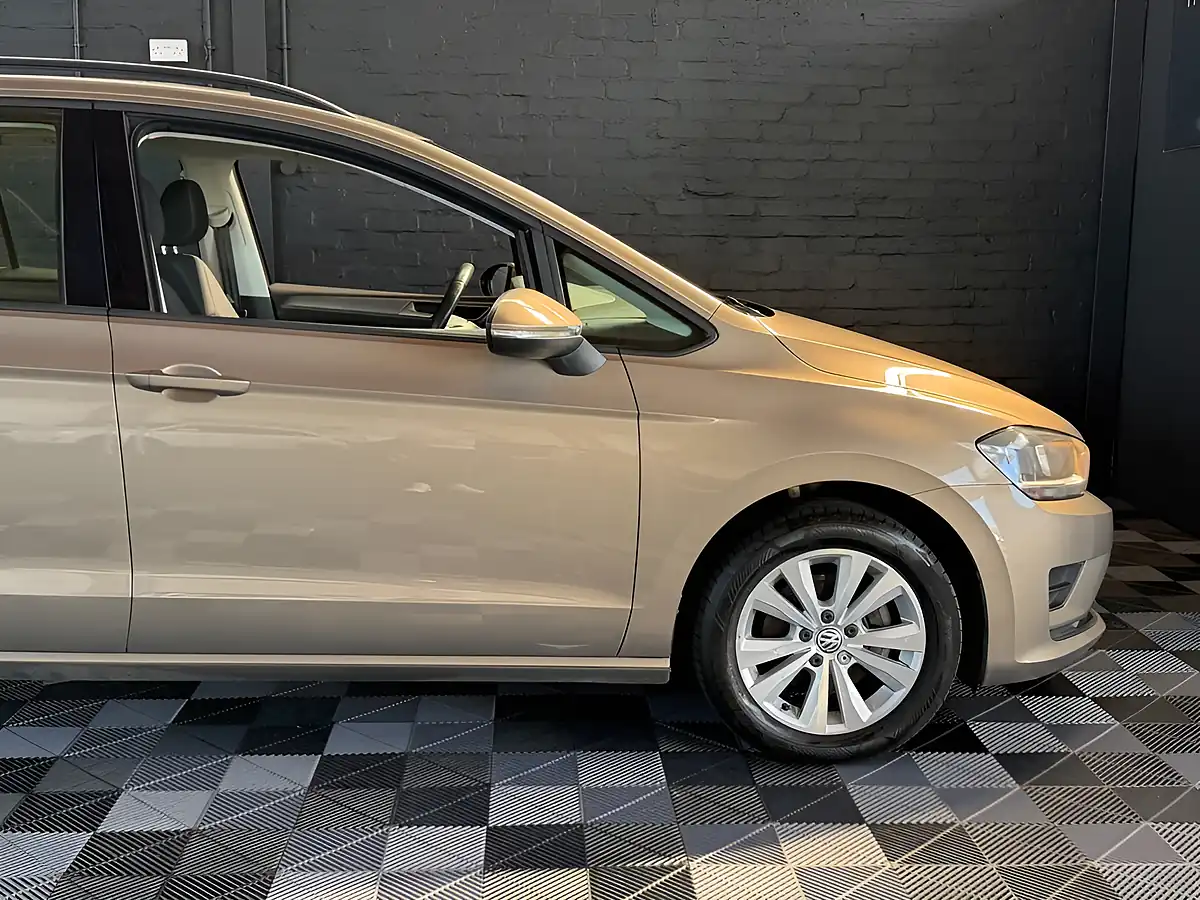 Used 2017 Volkswagen Golf Sv Se Bronze - Interior and Exterior details 16
