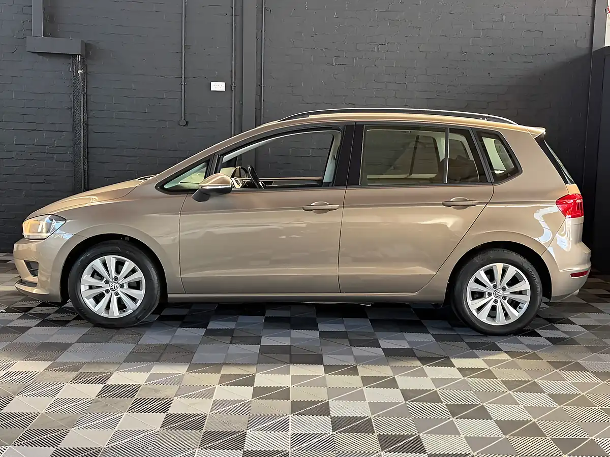 Used 2017 Volkswagen Golf Sv Se Bronze - Interior and Exterior details 3