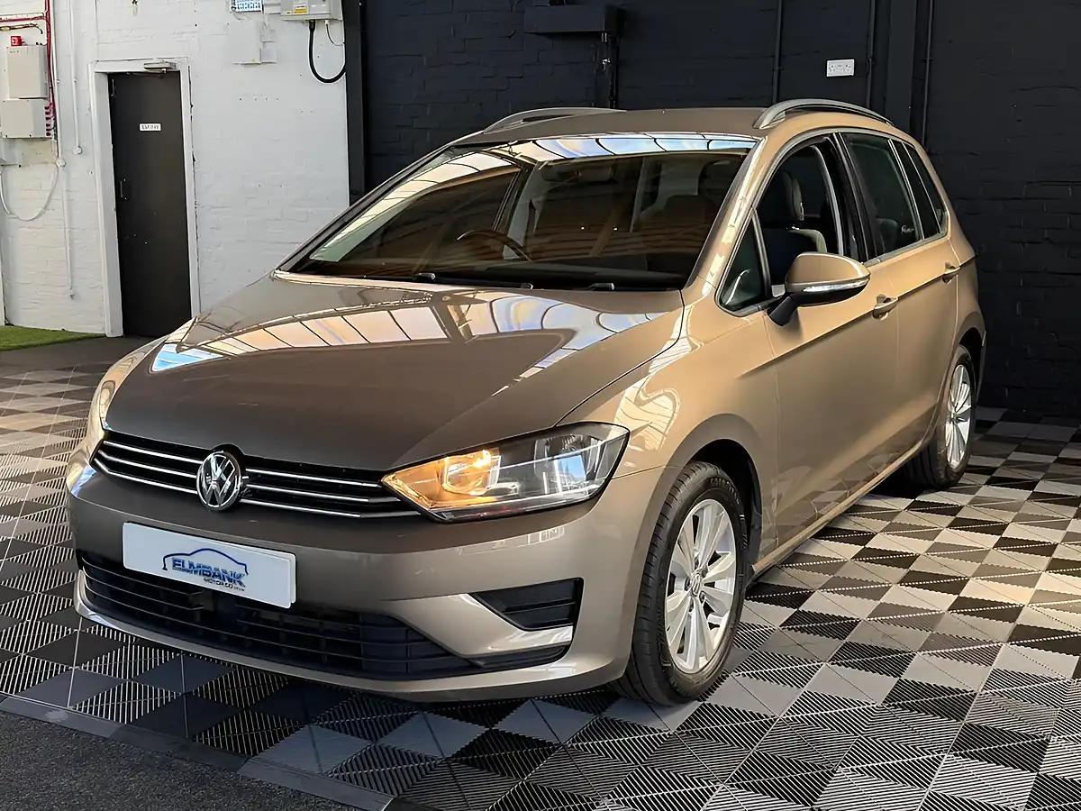 Used 2017 Volkswagen Golf Sv Se Bronze - Interior and Exterior details 7