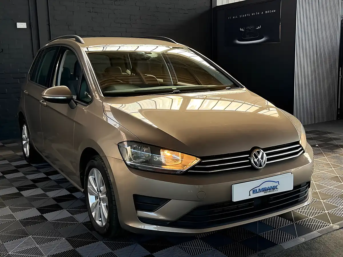 Used 2017 Volkswagen Golf Sv Se Bronze - Interior and Exterior details 8