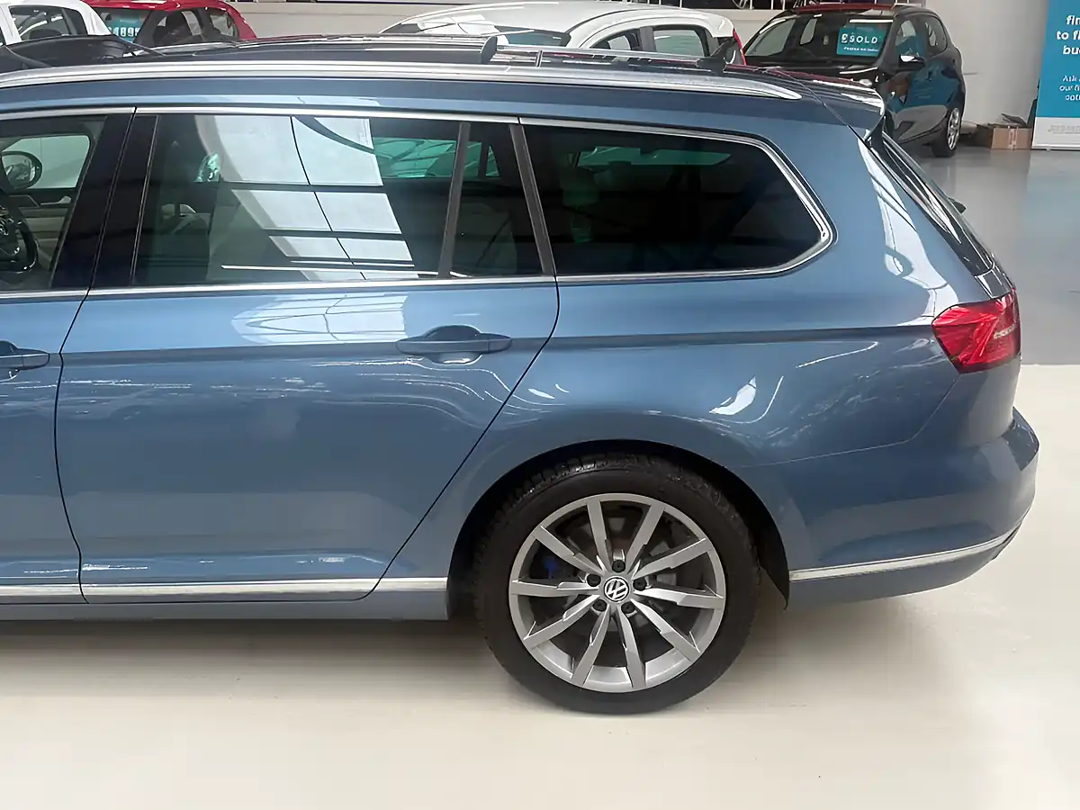 Used 2017 Volkswagen Passat Advance Blue - Interior and Exterior details 10