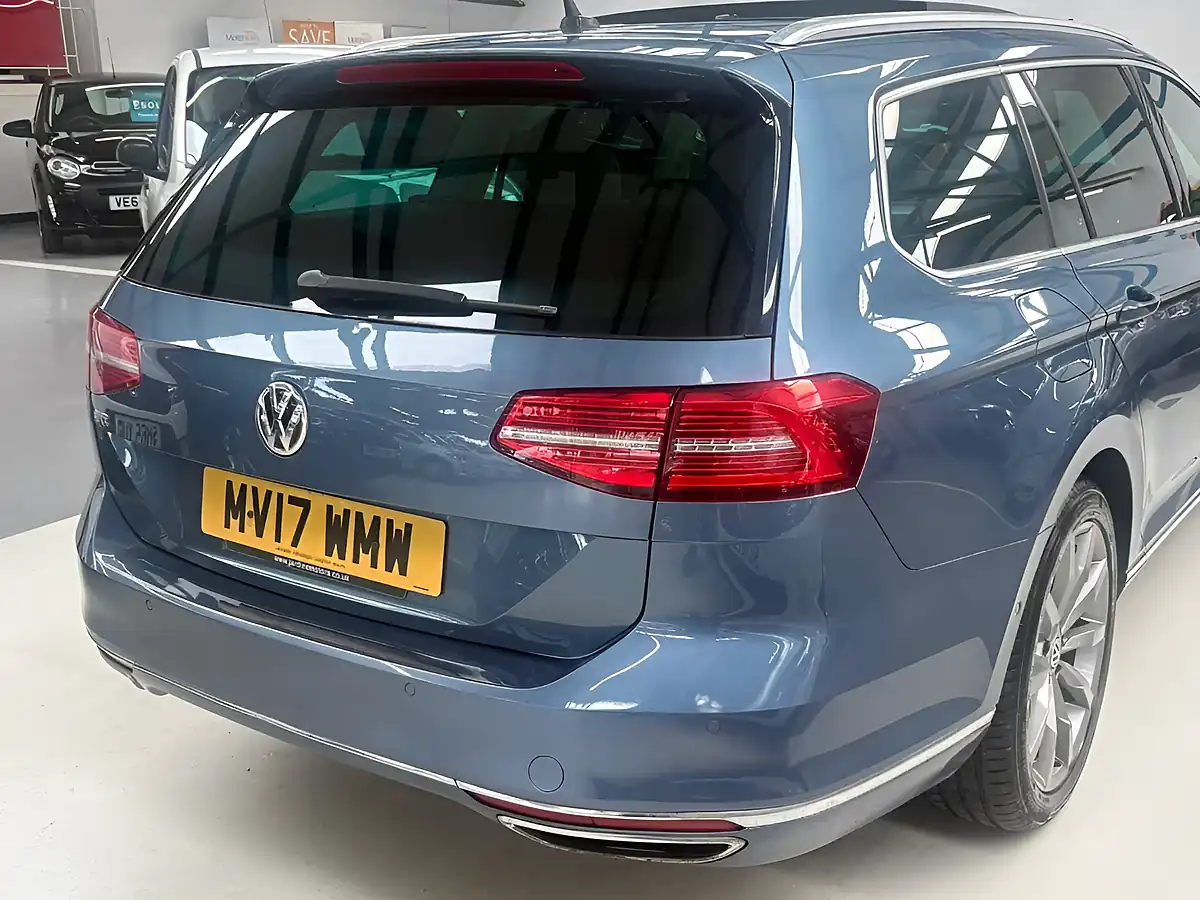 Used 2017 Volkswagen Passat Advance Blue - Interior and Exterior details 11