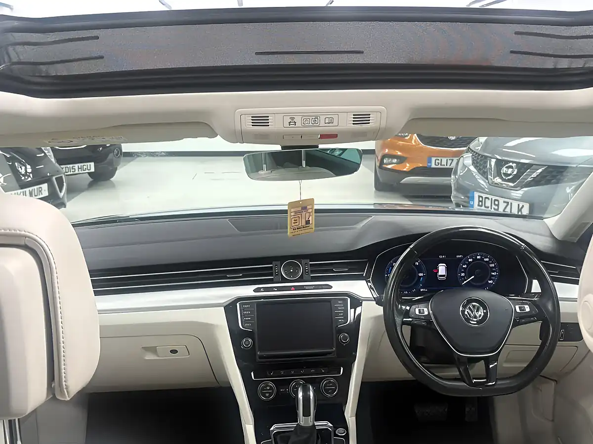 Used 2017 Volkswagen Passat Advance Blue - Interior and Exterior details 12
