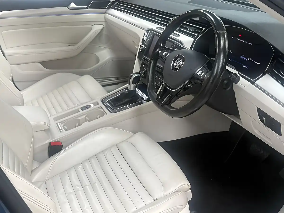 Used 2017 Volkswagen Passat Advance Blue - Interior and Exterior details 13