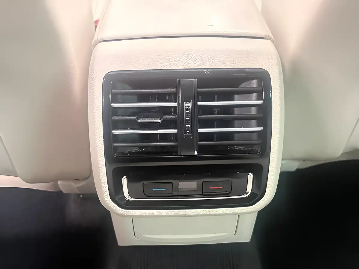 Used 2017 Volkswagen Passat Advance Blue - Interior and Exterior details 15