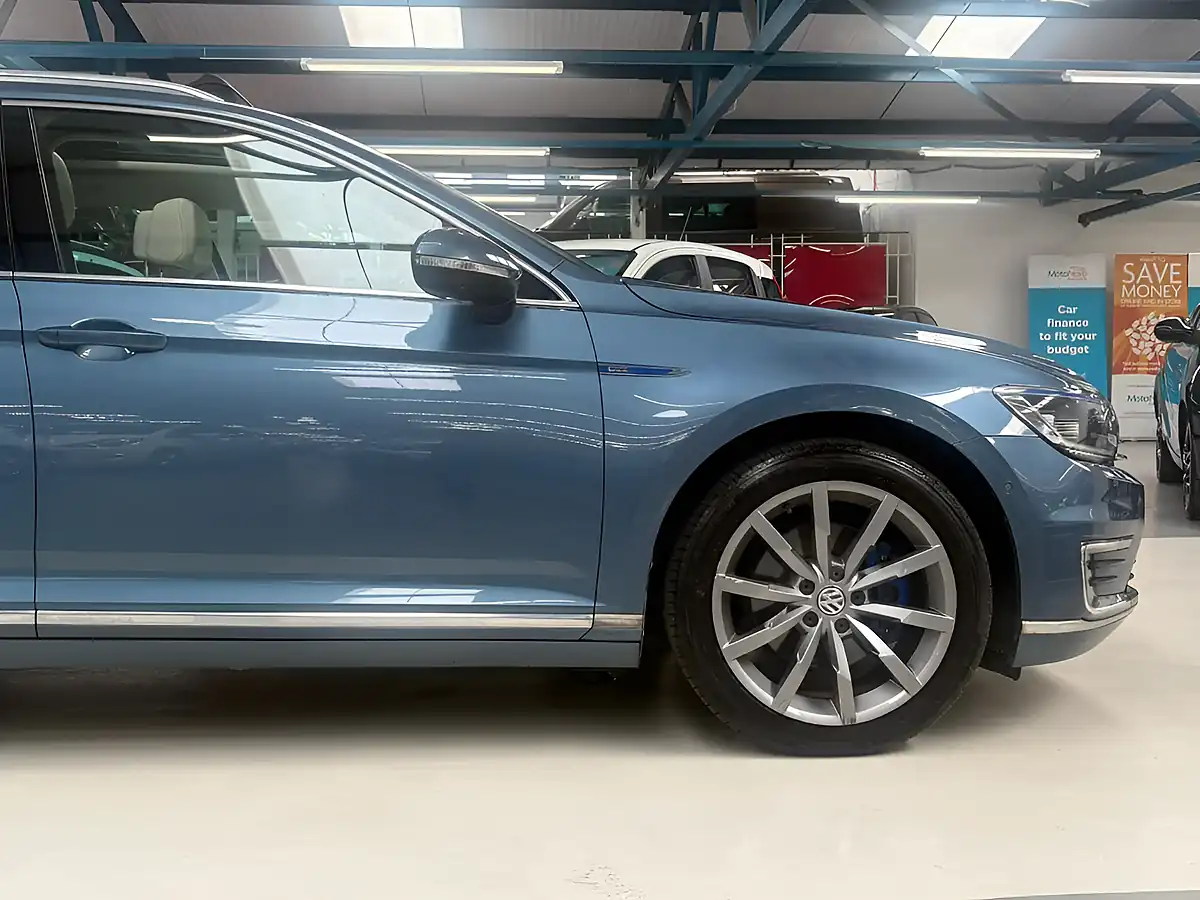 Used 2017 Volkswagen Passat Advance Blue - Interior and Exterior details 19