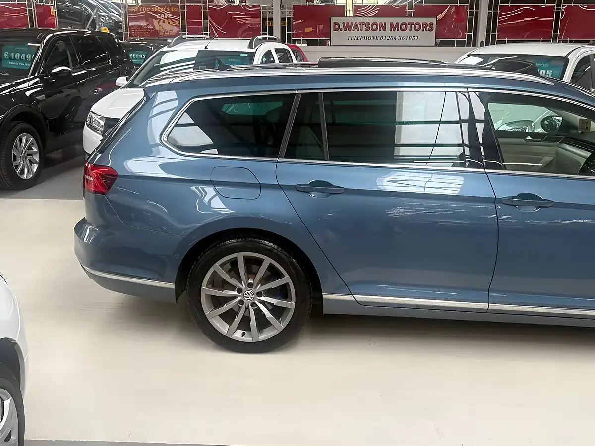 Used 2017 Volkswagen Passat Advance Blue - Interior and Exterior details 4