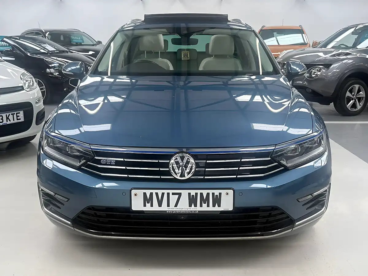 Used 2017 Volkswagen Passat Advance Blue - Interior and Exterior details 6