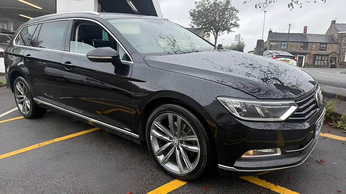 Used 2017 Volkswagen Passat GT Black - Front View