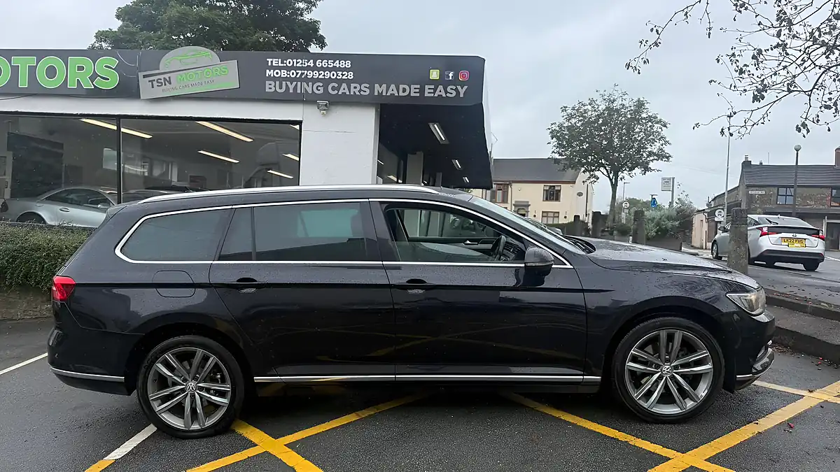 Used 2017 Volkswagen Passat GT Black - Interior and Exterior details 12