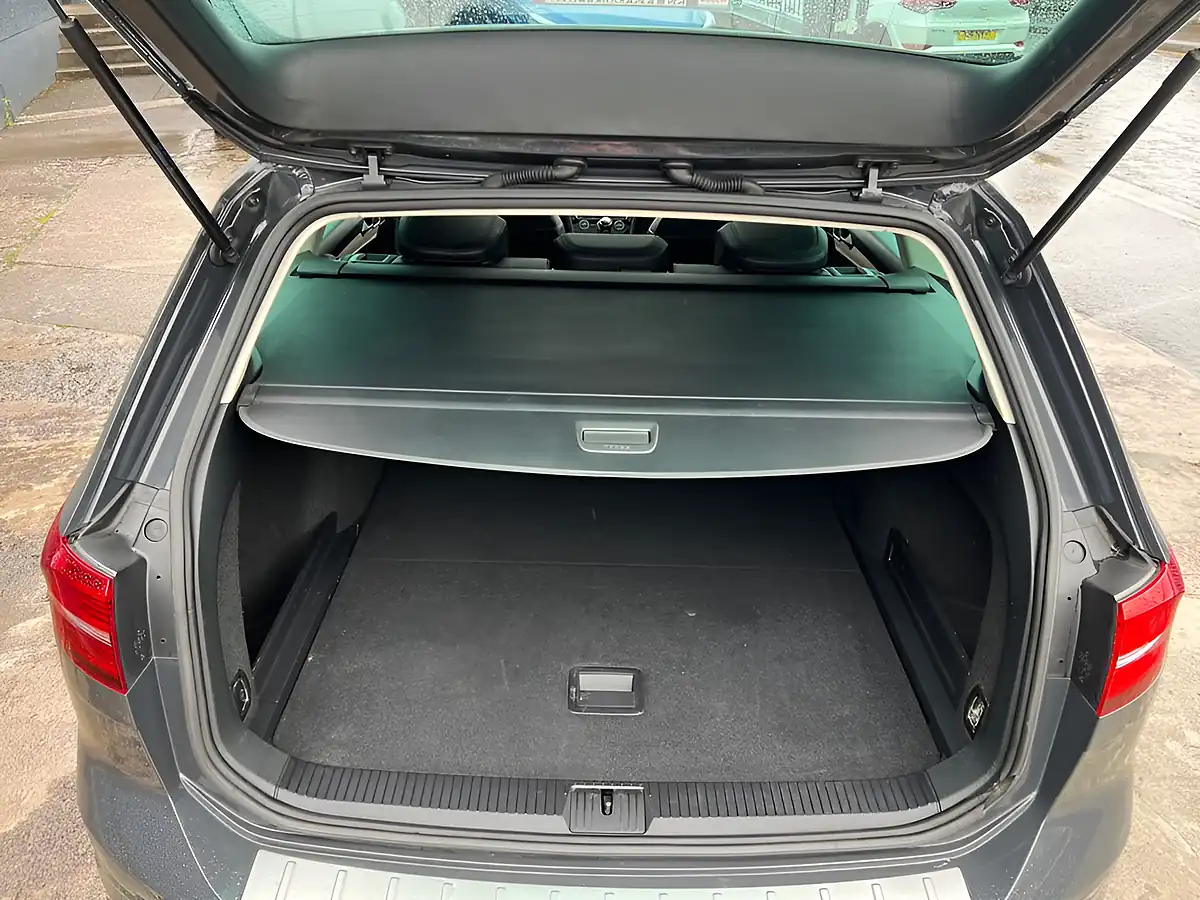 Used 2017 Volkswagen Passat GT Grey - Interior and Exterior details 15