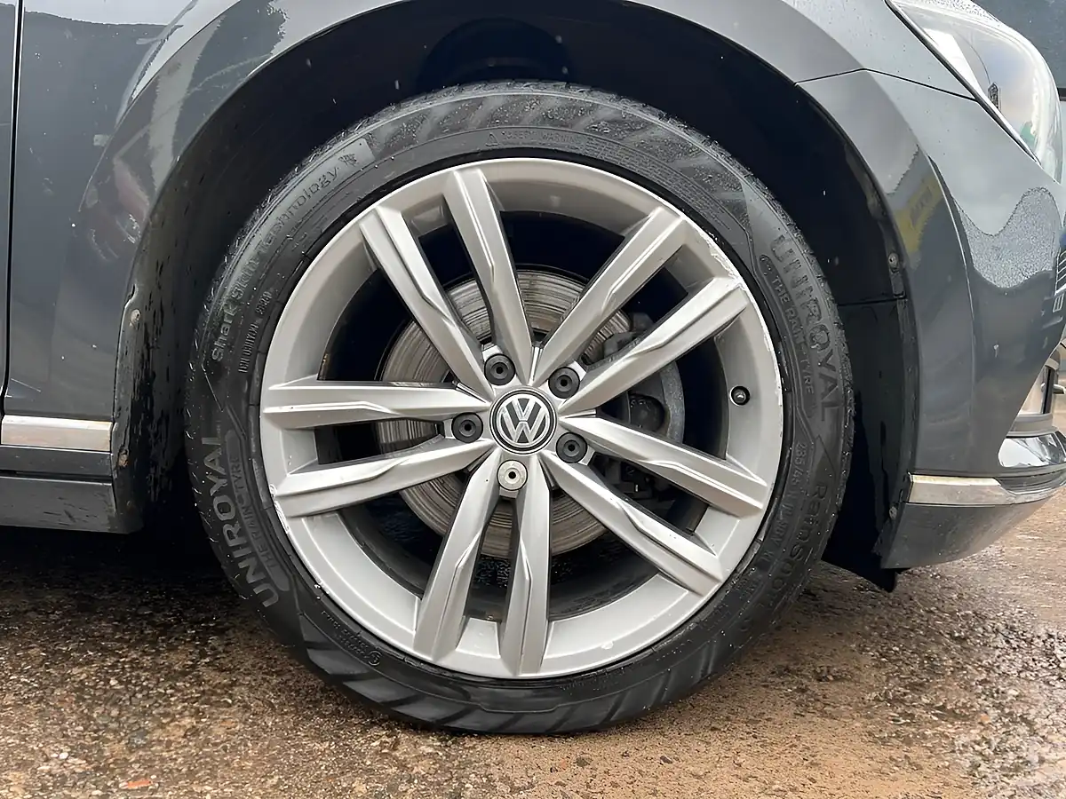 Used 2017 Volkswagen Passat GT Grey - Interior and Exterior details 9