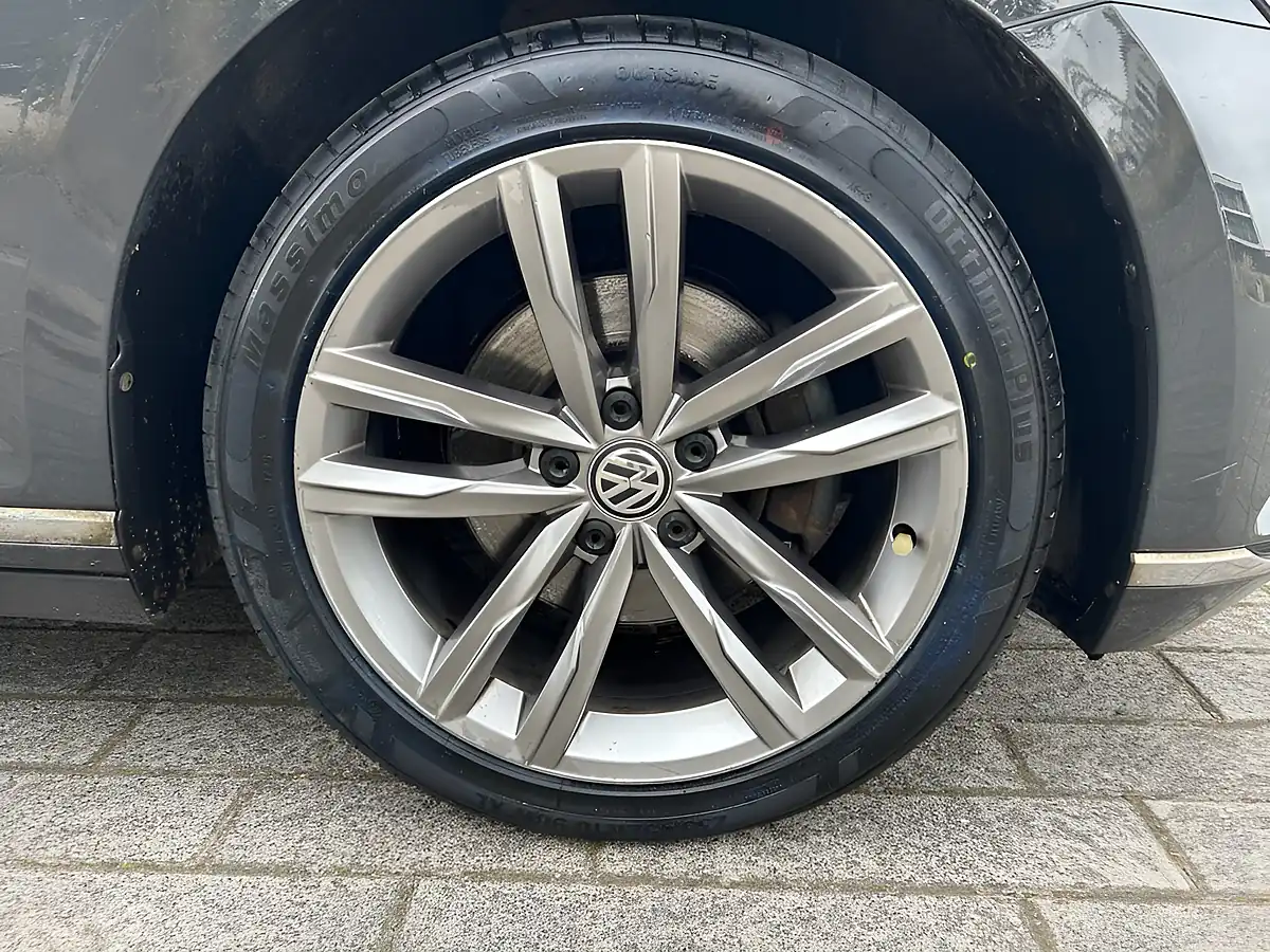 Used 2017 Volkswagen Passat GT Grey - Interior and Exterior details 19