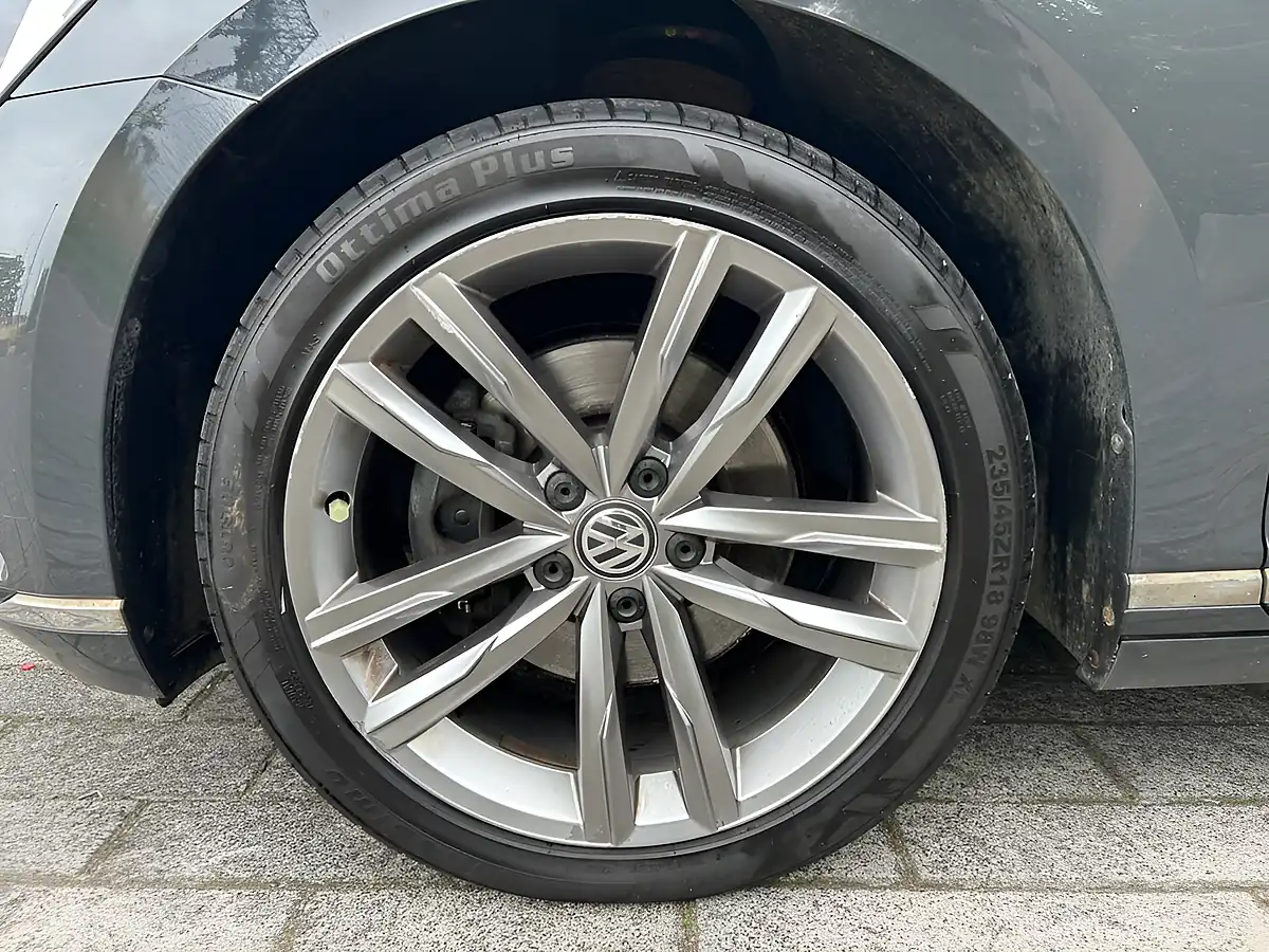 Used 2017 Volkswagen Passat GT Grey - Interior and Exterior details 20