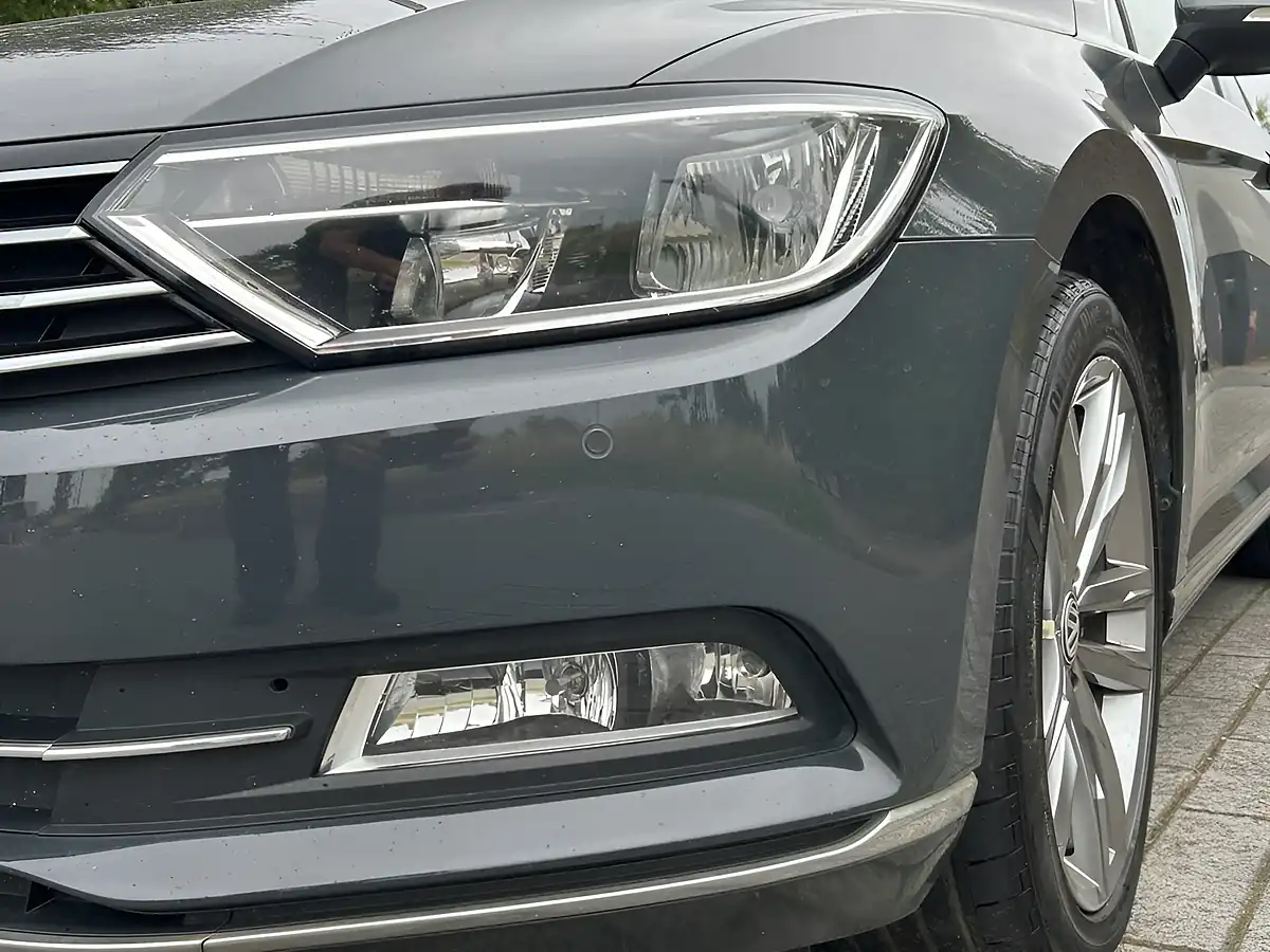 Used 2017 Volkswagen Passat GT Grey - Interior and Exterior details 7