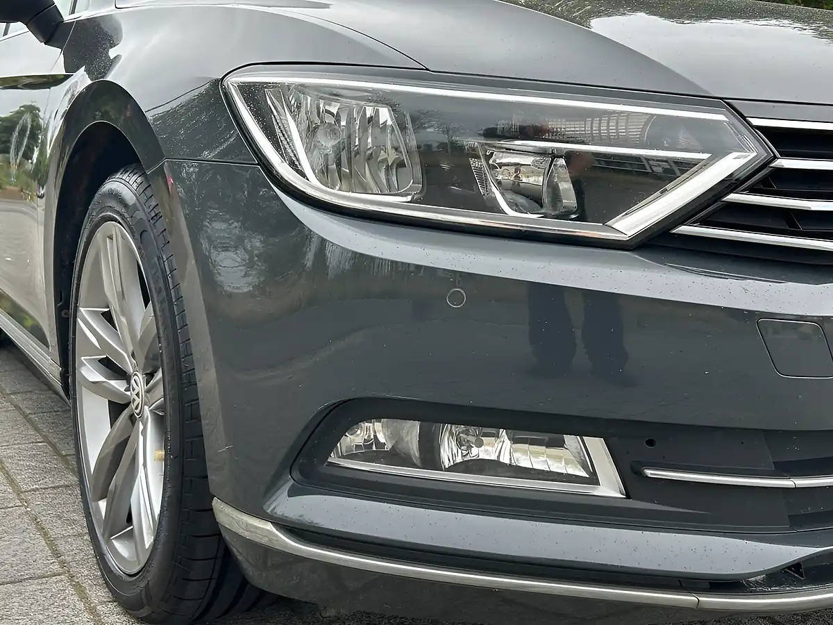 Used 2017 Volkswagen Passat GT Grey - Interior and Exterior details 8