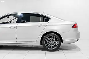 Used 2017 Volkswagen Passat GT Silver - Interior and Exterior details 8