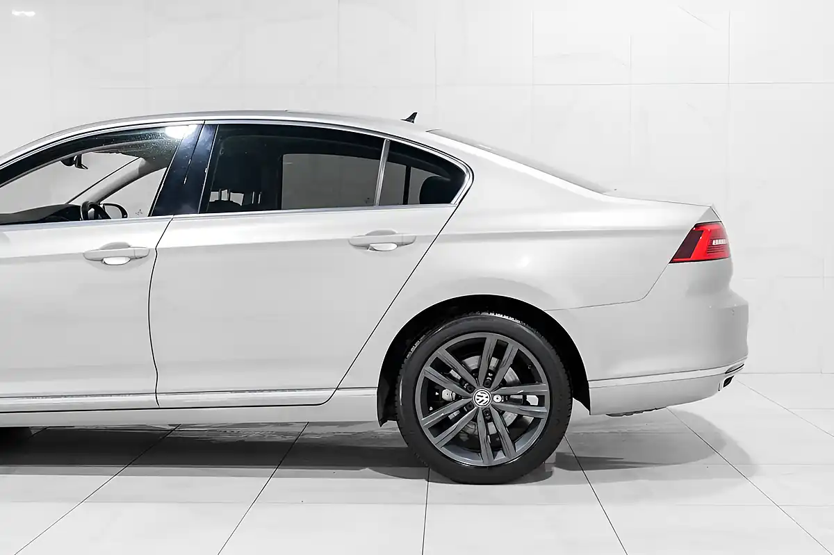 Used 2017 Volkswagen Passat GT Silver - Interior and Exterior details 8