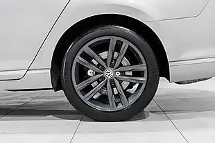 Used 2017 Volkswagen Passat GT Silver - Interior and Exterior details 9