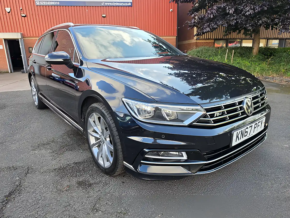 Used 2017 Volkswagen Passat R-Line Black - Front View