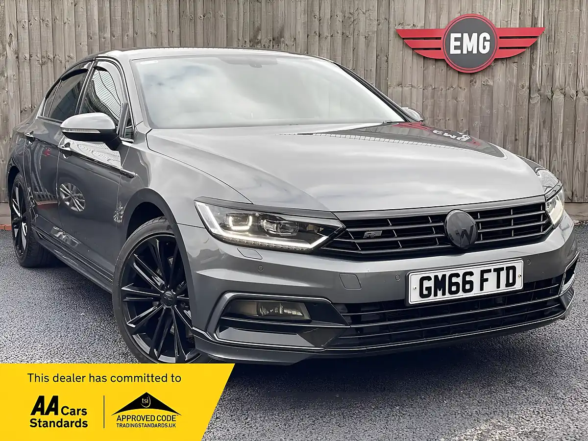Used 2017 Volkswagen Passat R-Line Grey - Front View