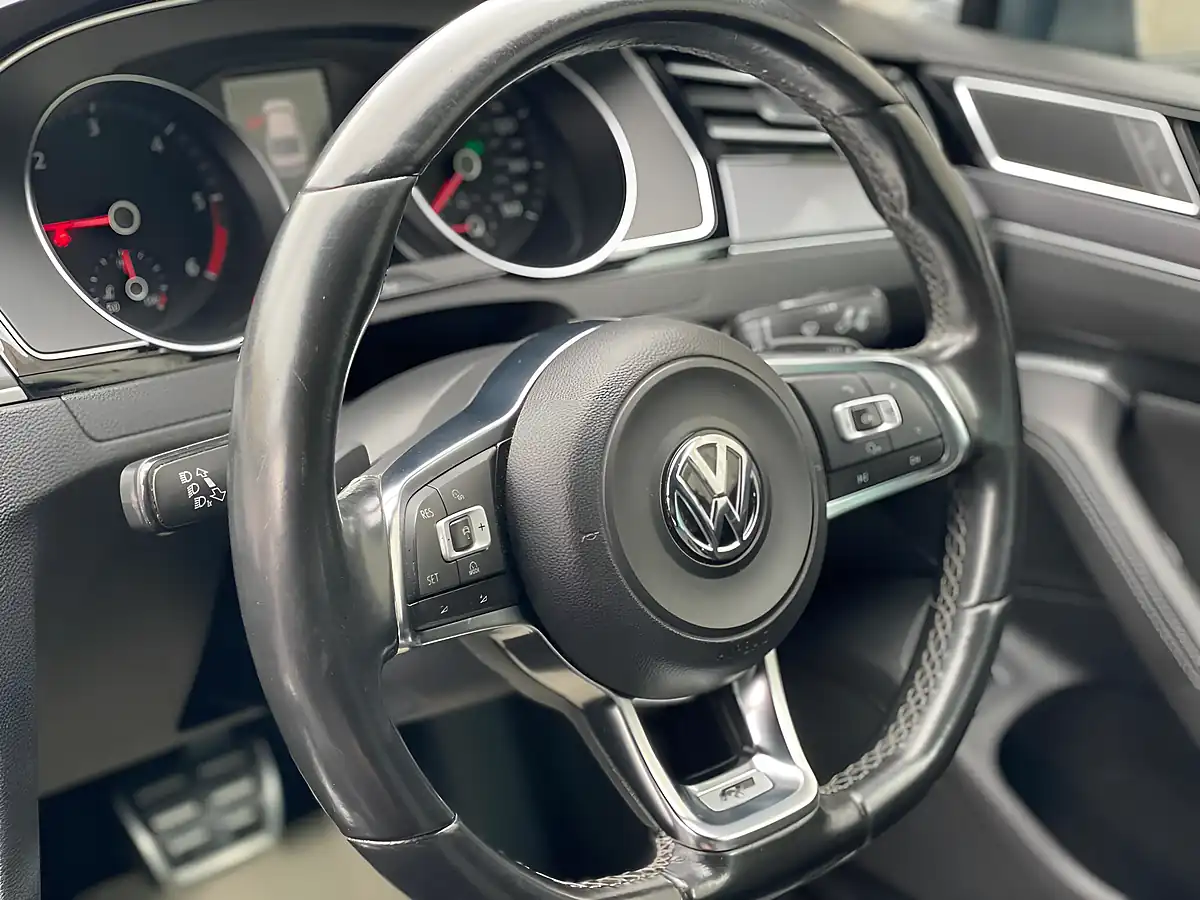 Used 2017 Volkswagen Passat R-Line Grey - Interior and Exterior details 6